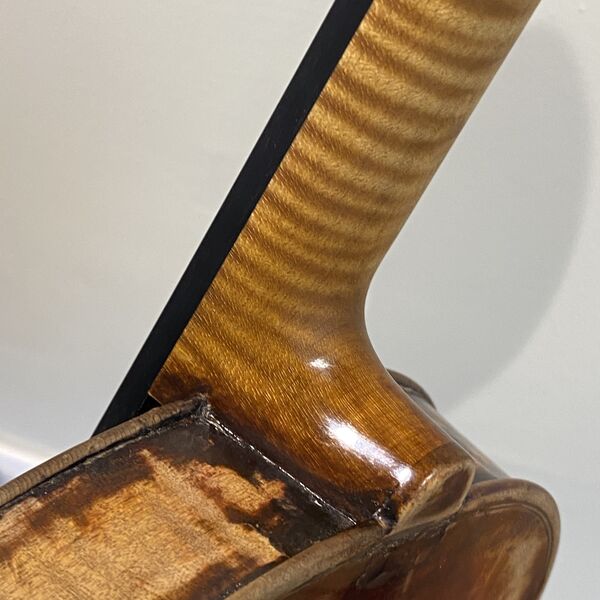 Neck and body join detail