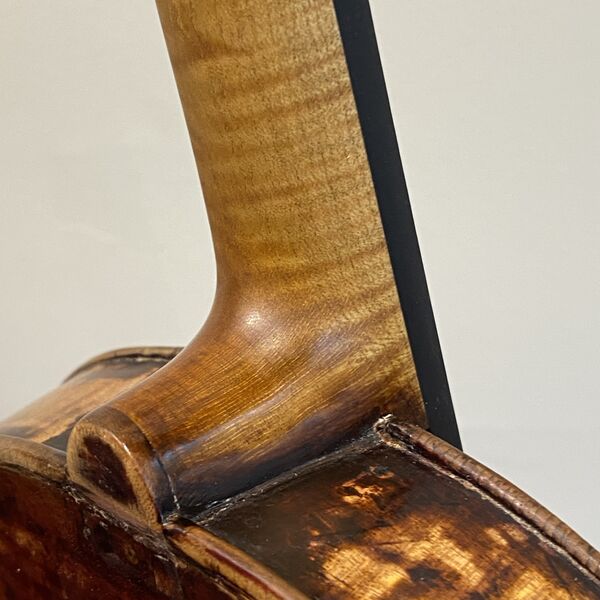 Varnish retouching detail