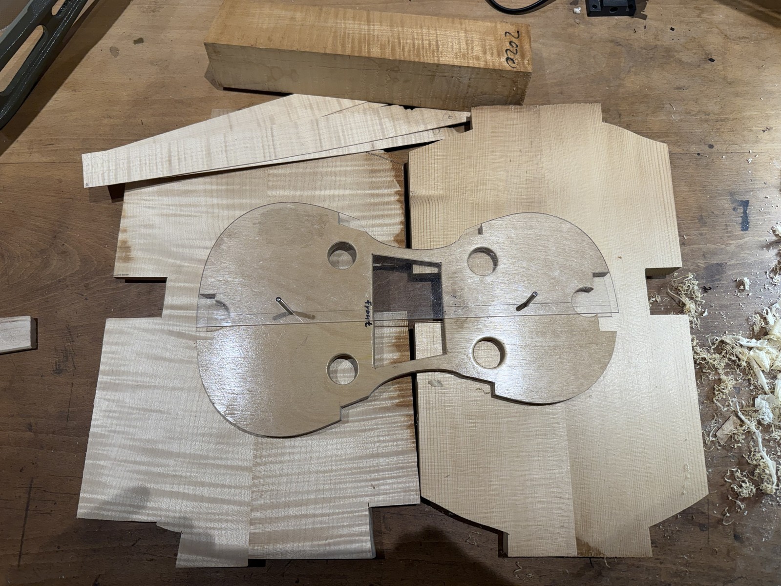 Tracing the outline using the mould