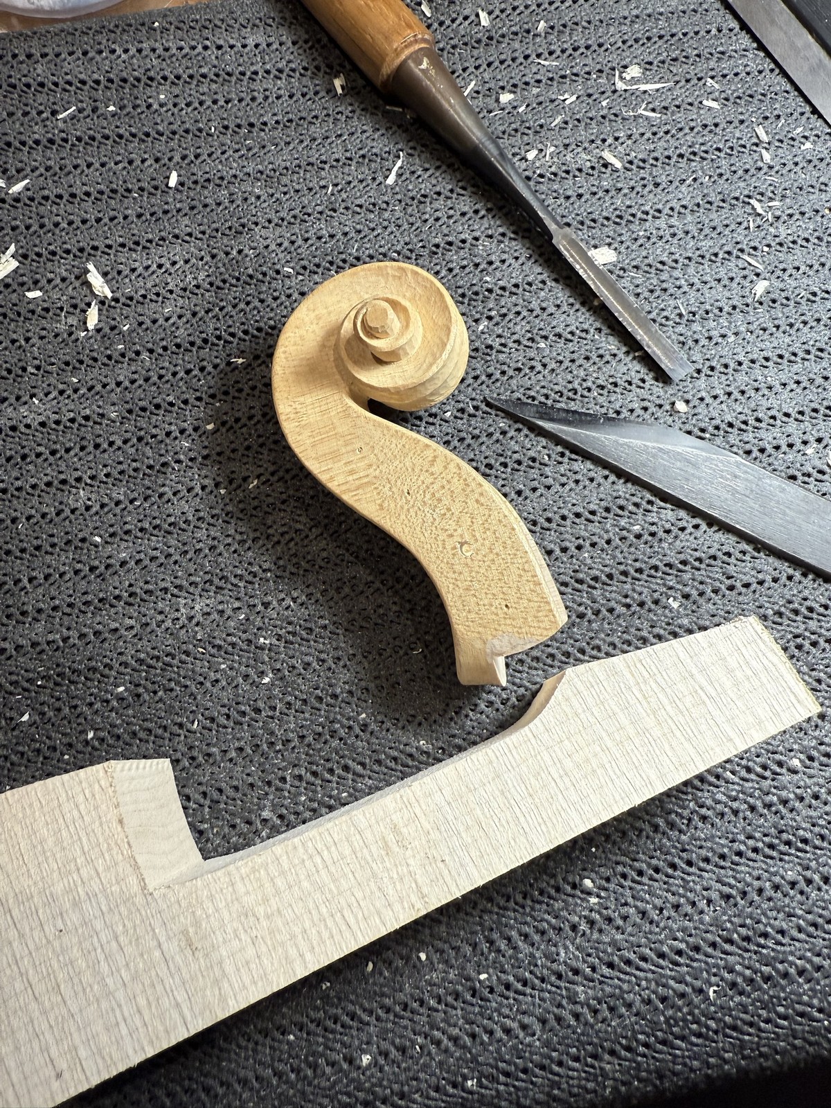 Shaping the scroll