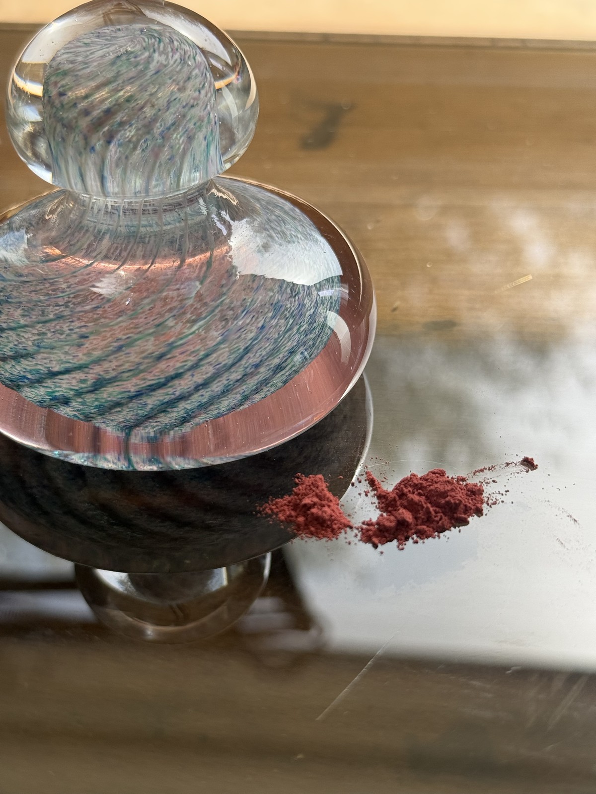 Grinding pigment for the varnish